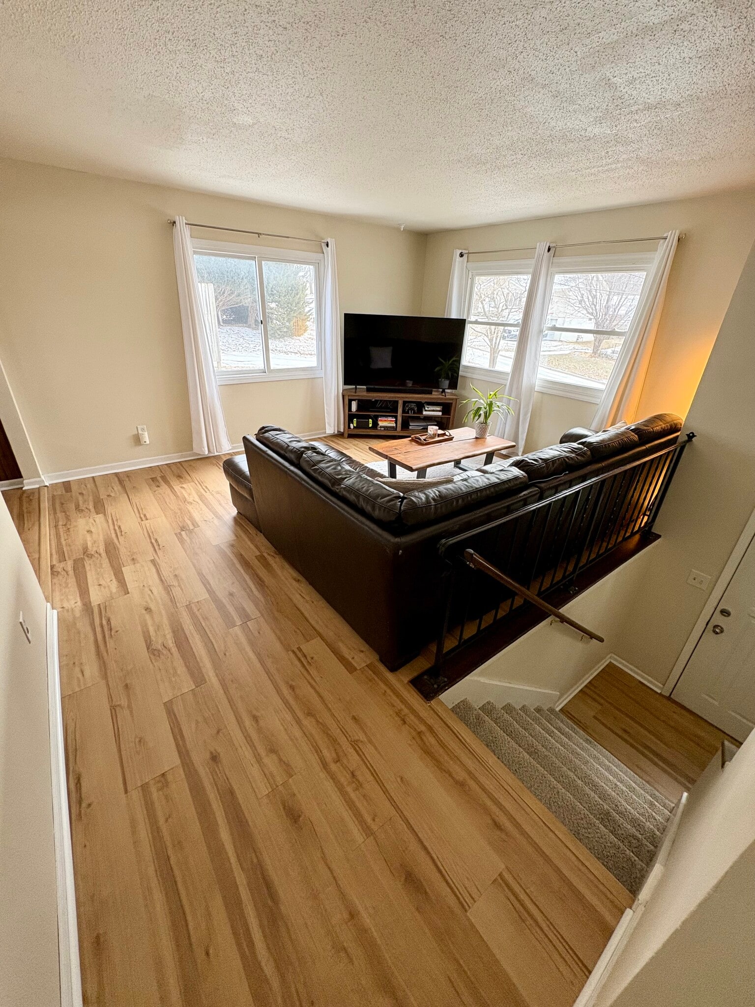 Living Room - 304 E Bell Ave