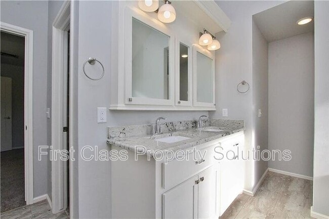 Building Photo - 4005 Brougham Way