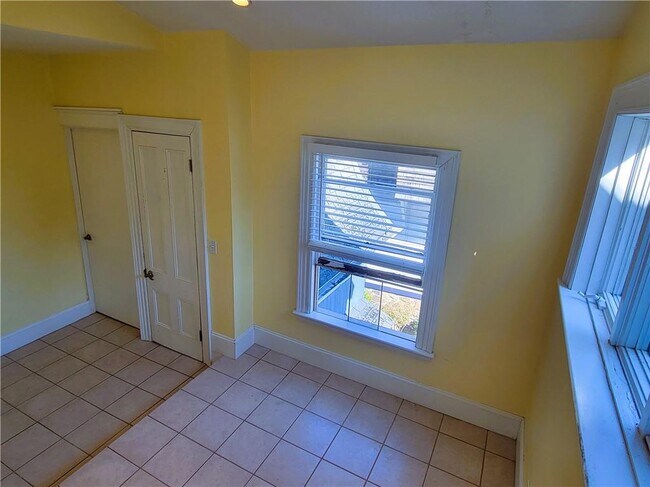 Building Photo - 106 Touro St