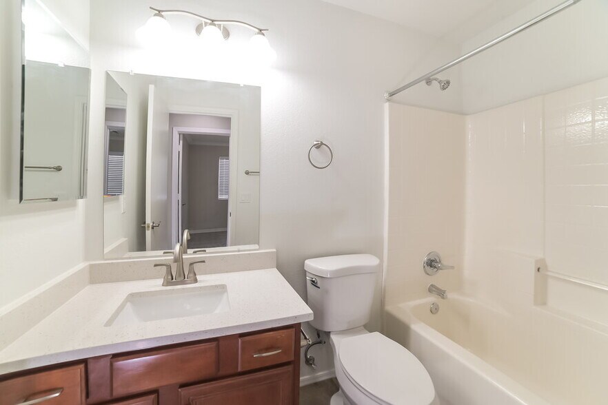 Building Photo - 8228 W Behrend Dr