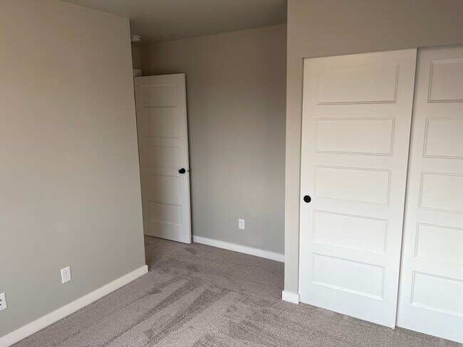 Building Photo - Beautiful New 5BD/4BTH Bella Cresta Home f...