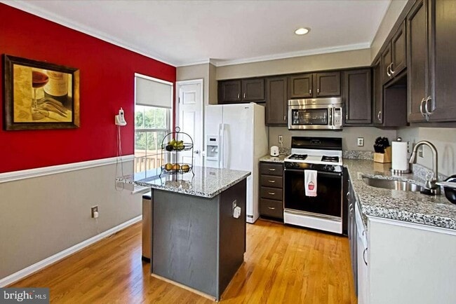 Building Photo - 6337 Littlefield Ct