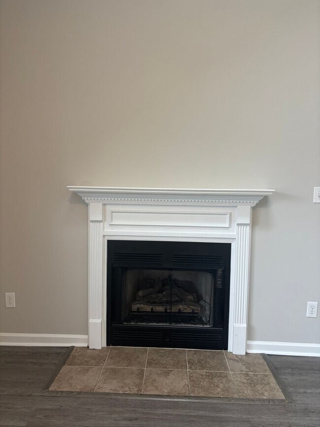 Building Photo - A Great Space on Pine Valley Court