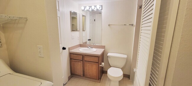 Building Photo - 127 Jules Dr