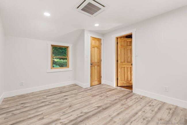 Building Photo - 120 Obtuse Hill Rd