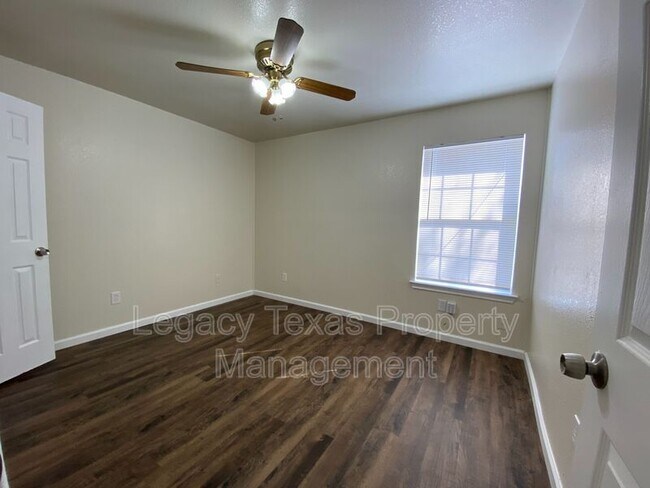 Building Photo - 1719 Short St