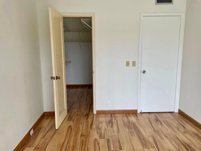 Building Photo - 326 Preston H