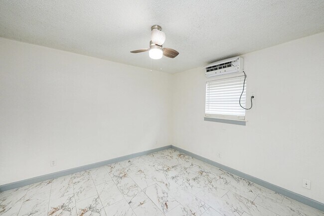 Building Photo - 1920 Madison St