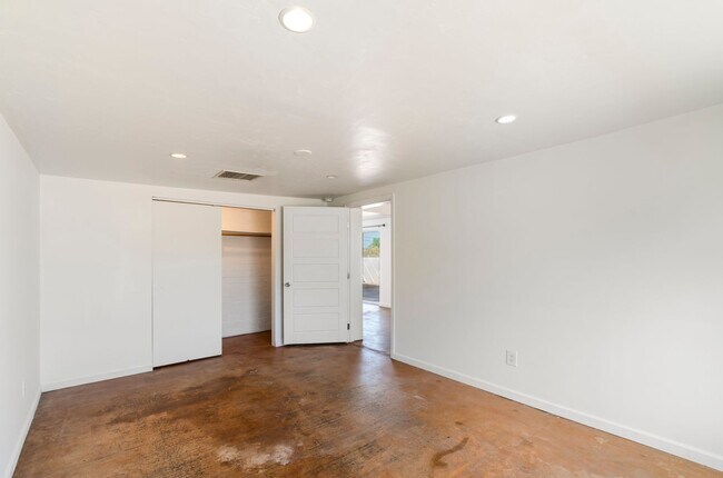 Building Photo - Waverly