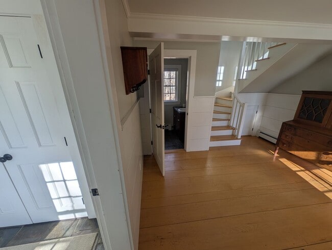 Building Photo - Beautiful 2 Bedroom House