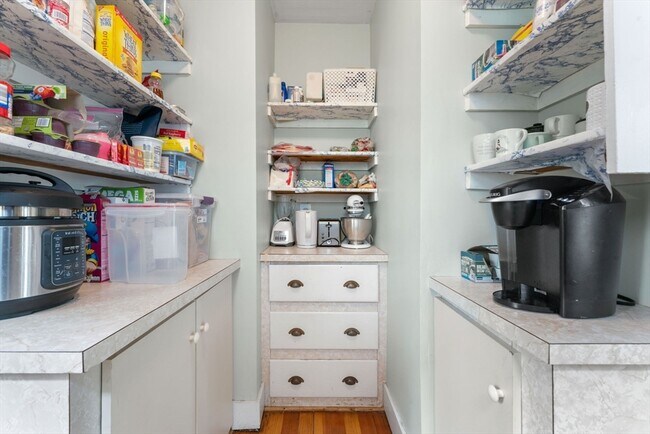 Building Photo - 15 Carney St