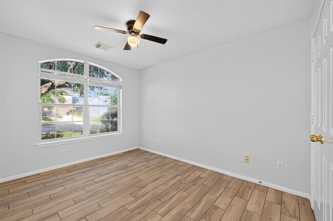 Building Photo - 16414 Sylvan Dale Dr