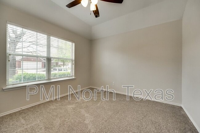 Building Photo - 8420 Sonnet Dr