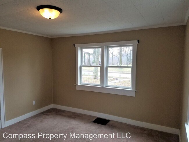 Building Photo - 3 br, 1 bath House - 412 W Main Street