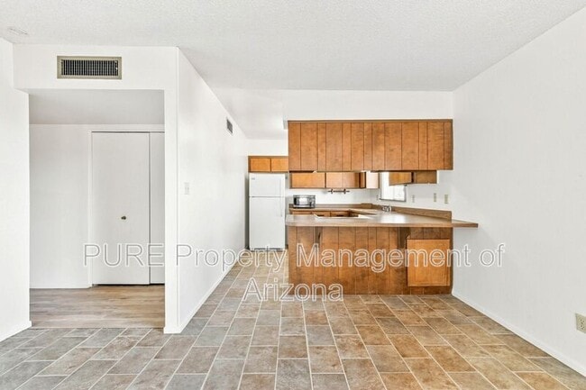 Building Photo - 2604 W Ellis Dr