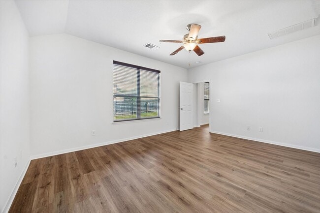 Building Photo - Freshly Updated Single-Story Home with New Flooring & Spacious Open Layout