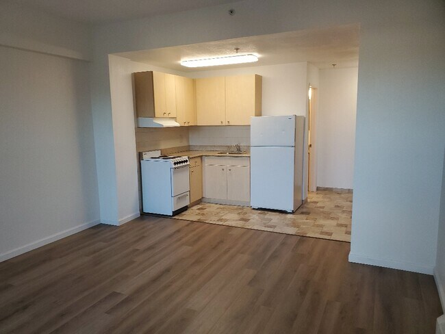 Building Photo - 7397 Monterey St