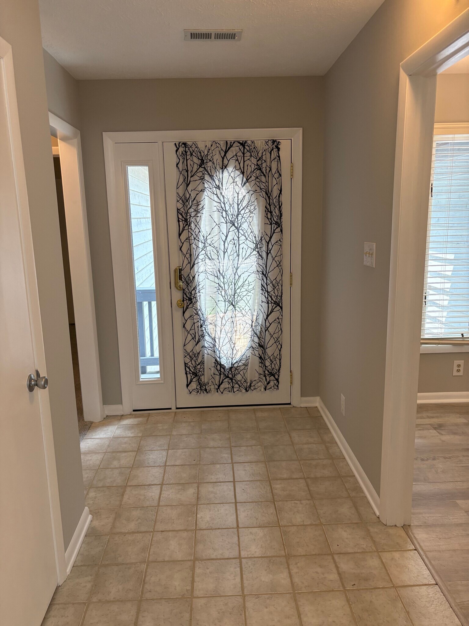 Entryway - 12913 Church Ct