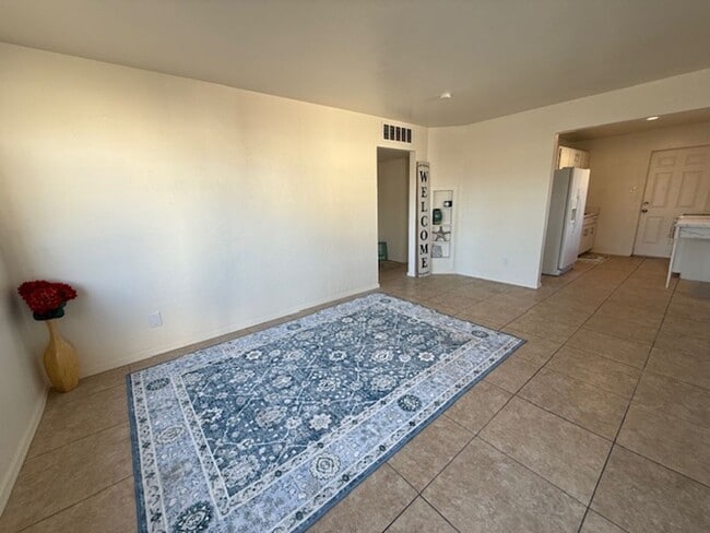 Building Photo - Refreshed and Ready for move in