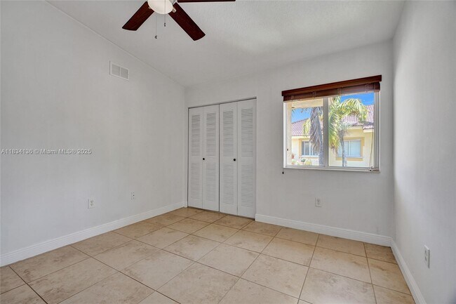 Building Photo - 6235 SW 47th Manor
