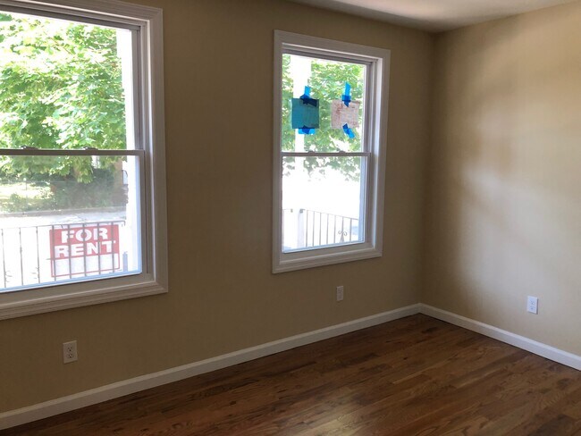 Building Photo - 33 Hartwell St
