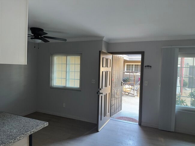 Building Photo - 10109 Buford Ave