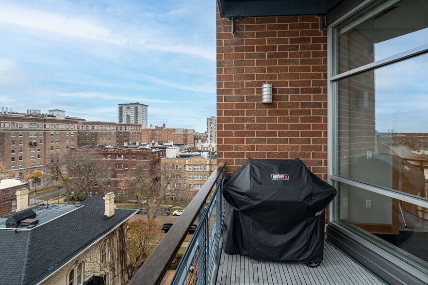 Balcony - 1111 N Marshall St