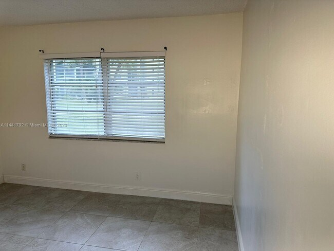 Building Photo - 1630 Embassy Dr