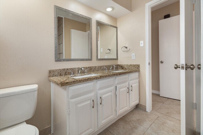 Building Photo - 7218 Foxway Ln