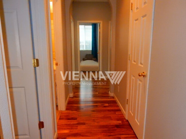 Building Photo - 550 Davenport Way