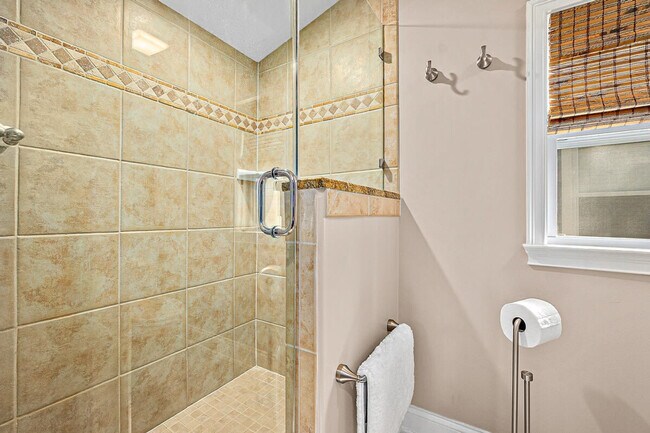 Building Photo - 27 Desoto Pl