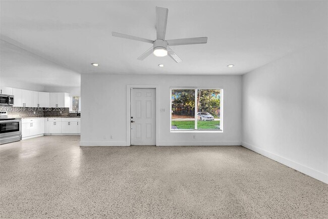 Building Photo - 1550 SW 23rd Ct