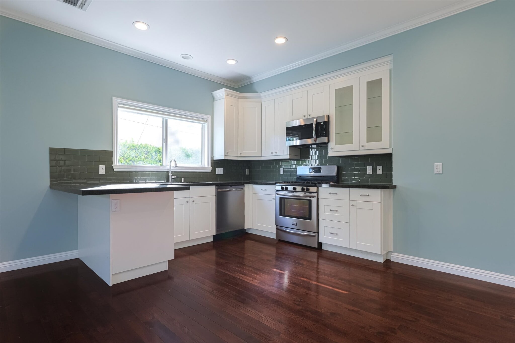 Building Photo - 809 N La Jolla Ave