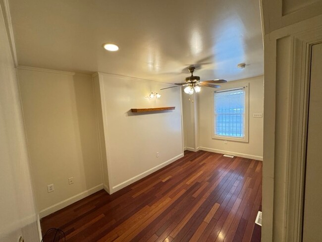 Building Photo - Cozy 1 Bedroom, 1.5-Bath Home with a Lovel...