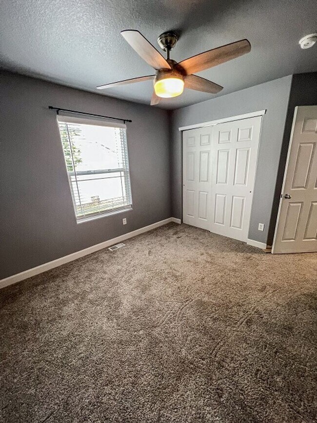 Building Photo - Spacious 3-Bedroom Home with Fenced Yard in Wellington – Available August 4th