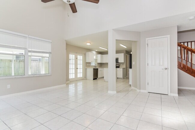 Building Photo - 2325 Kenwick Dr