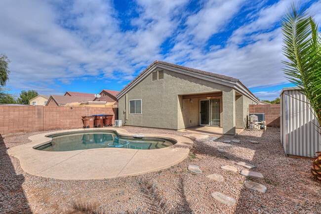 Building Photo - 43749 W Magnolia Rd