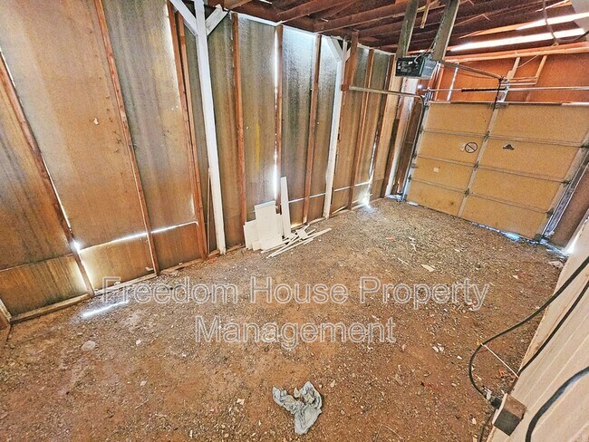 Building Photo - 5231 Money St