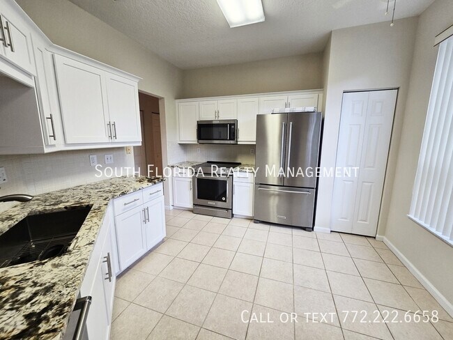 Building Photo - 6849 SE Warwick Ln