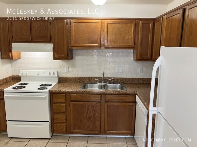 Building Photo - 2414 Sedgewick Dr