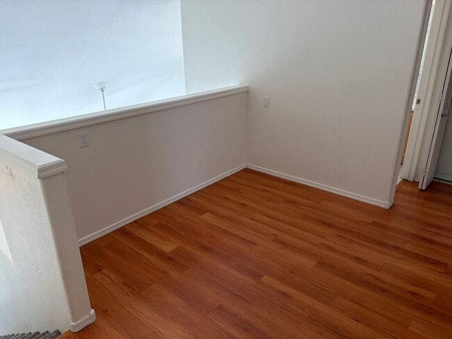 Building Photo - 2 Bedroom 2.5 Bath Townhome!