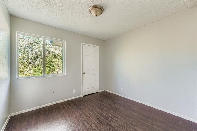 Building Photo - 10100 Brownie Dr