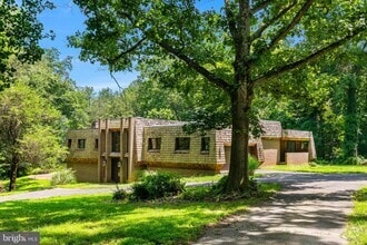 Building Photo - 8823 Brook Rd