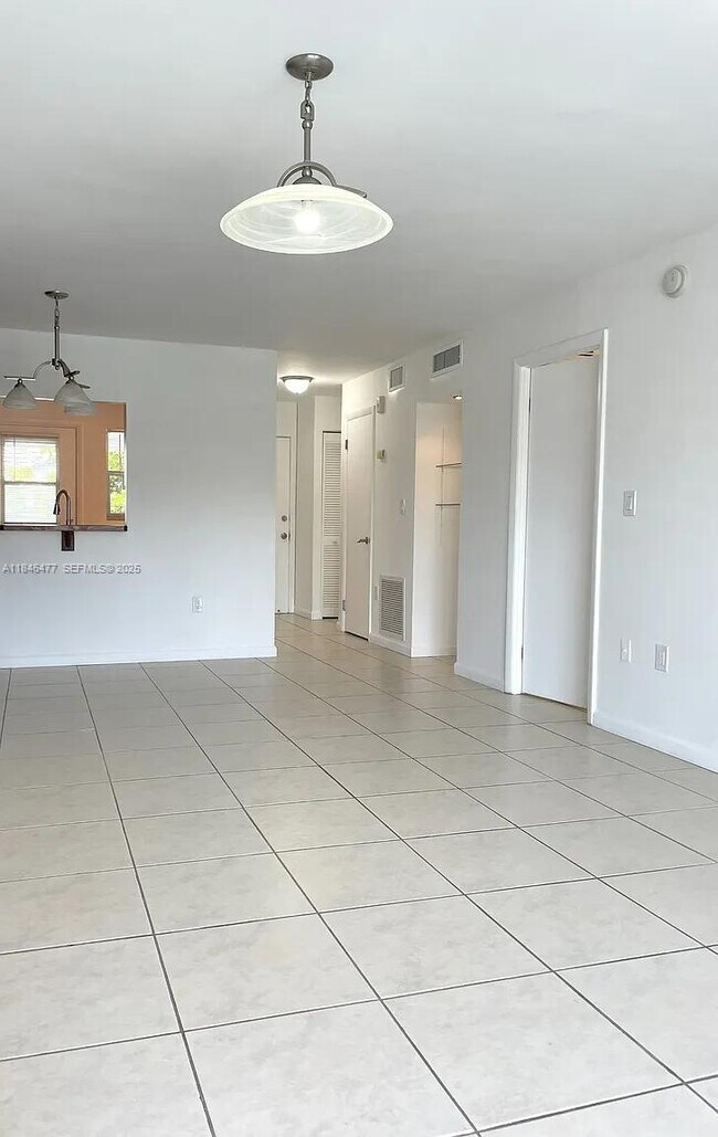 Building Photo - 3750 NE 169th St