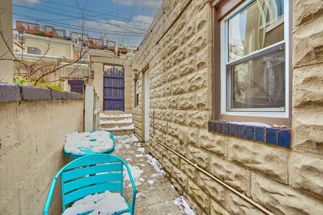 Building Photo - 411 S Madeira St