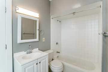 Building Photo - 852 Lincoln Ave