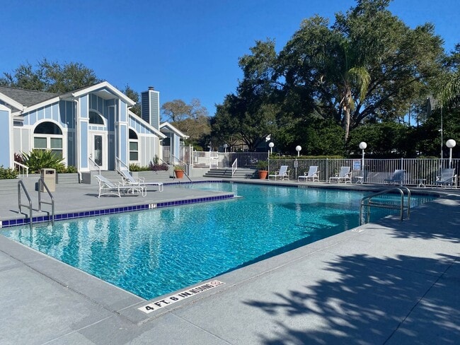 Building Photo - RENT SPECIAL-Regency Park at Lake Mary Corner Unit with Wrap-Around Balcony!