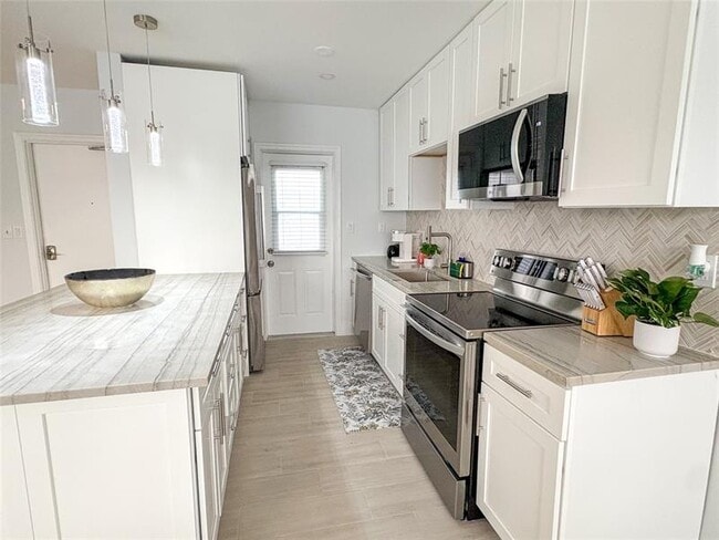 Building Photo - 4541 N Ocean Dr