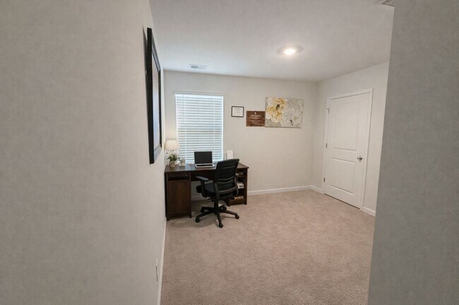 Building Photo - Highly Desirable 4 Bedroom Home with Serene Cul-de-Sac Living in Watergrass Community