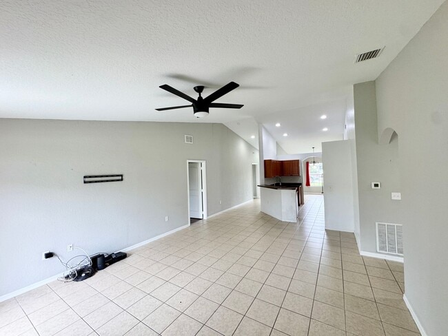 Building Photo - 4 Bedroom 2 Bath Home in Poinciana Village 3